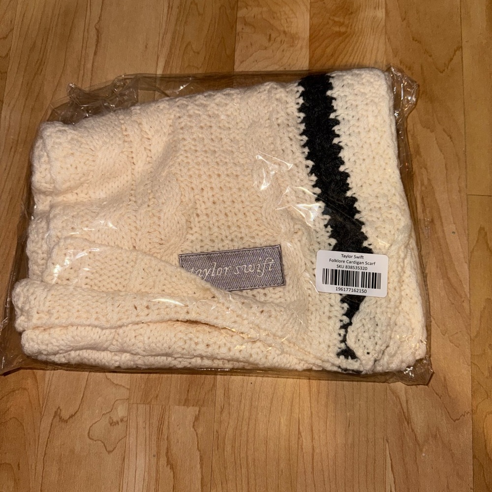 OFFICIAL Taylor Swift CARDIGAN SCARF